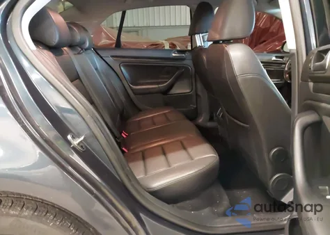 2010 Volkswagen Jetta Se z USA, uszkodzony, nr VIN 3VWRZ7AJ1AM044260